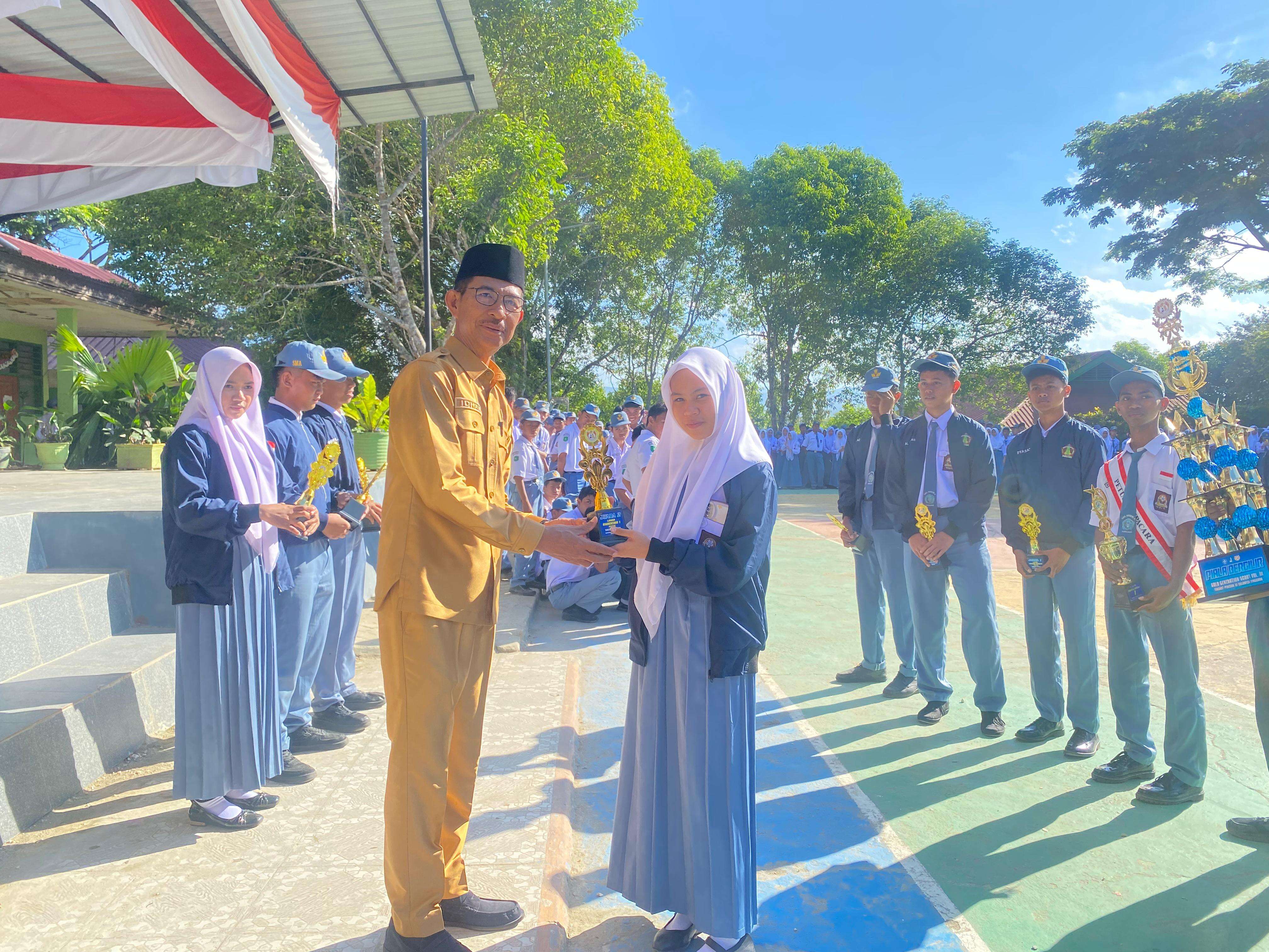 Penyerahan Piagam dan Piala Gold Generation Scout Vol. 3 Pramuka Wonua Sakti